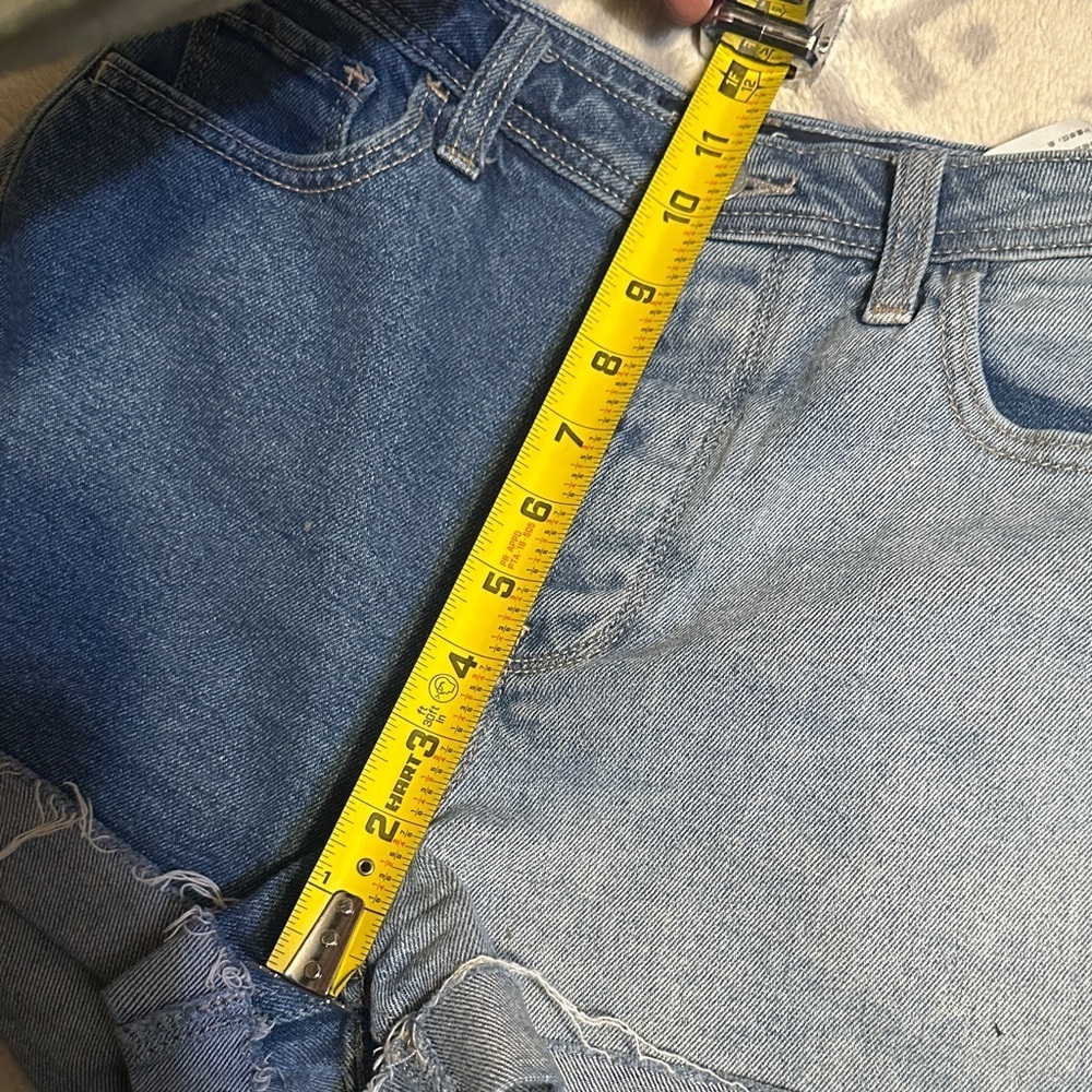 Hollister ultra high rise Mom women’s  cuffed Two-Tone Jean Shorts size 27 - Picture 7 of 9